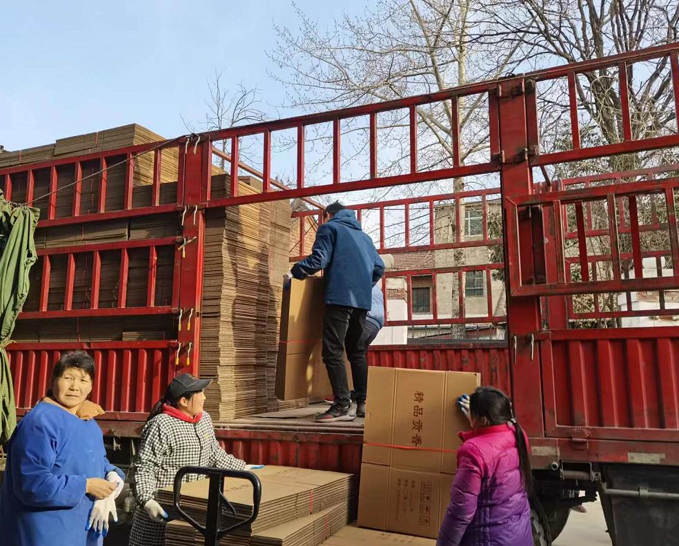 甲盾紙(zhǐ)箱送貨(huo)現場